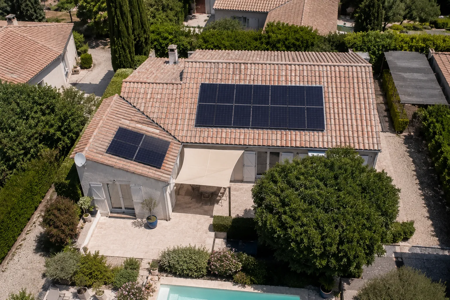 Maison individuelle équipée de panneaux solaires